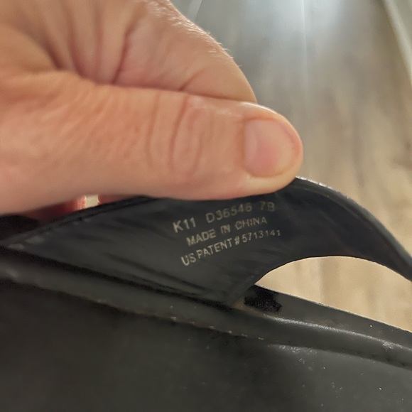 Coke Haan with Nike air sole black sandal - Picture 3 of 3